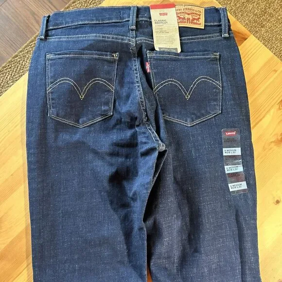 Levi's Mid-Rise Classic Bootcut Hypersoft Jeans Size 6 - W28 L32 NWT - Picture 6 of 8